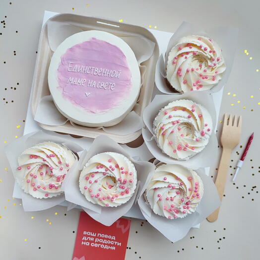 Женский подарочный набор из бенто тортика ягодных капкейков Единственной маме на свете