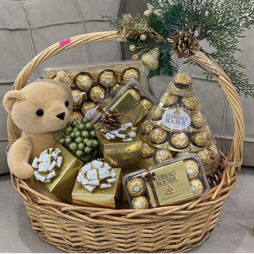 Корзина с конфетами Ferrero
Rocher