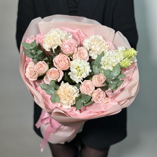 A delicate bouquet with terry eustoma, peony roses and brut dianthus