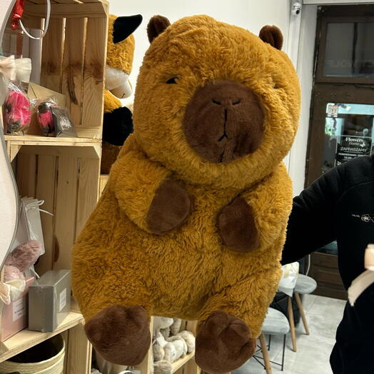 Nagy plüss kapibara