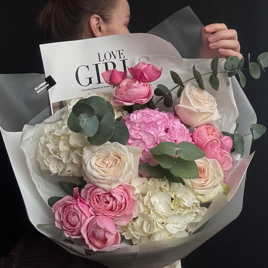 Букет «English girl» с гортензиями и пионовидными розами