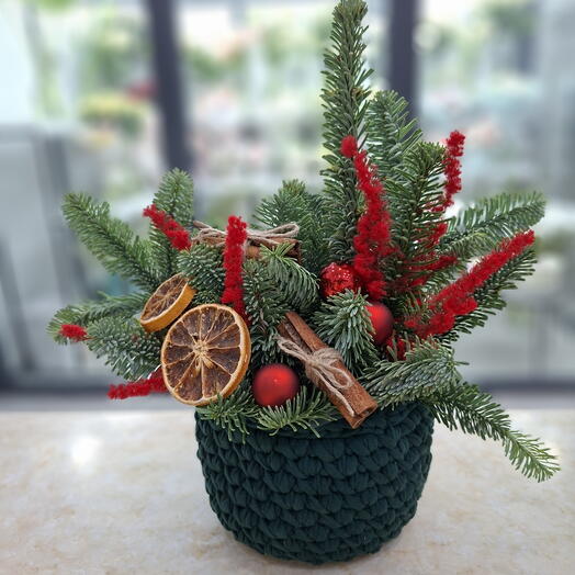 Композиция новогодняя ароматная в вязаном кашпо