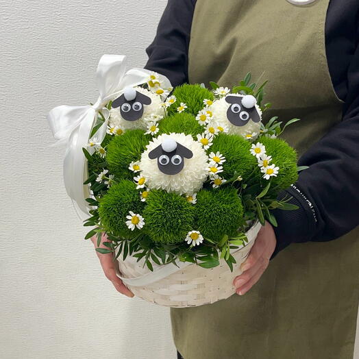 Корзина с цветами «Овечки в ромашковом поле» 🐏