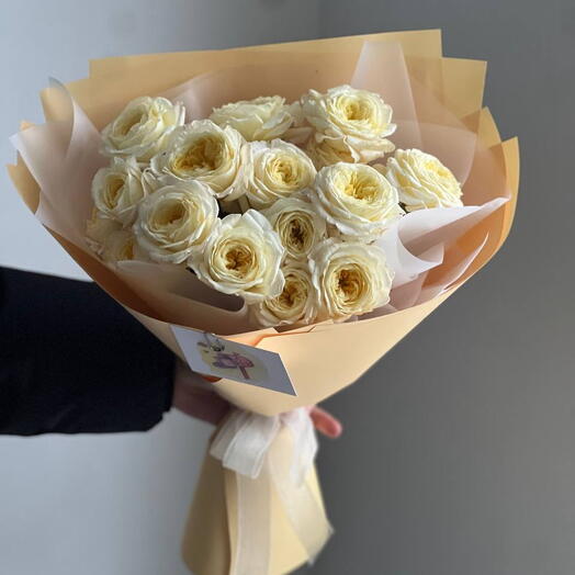 Букет кустовых пионовидных роз 💐