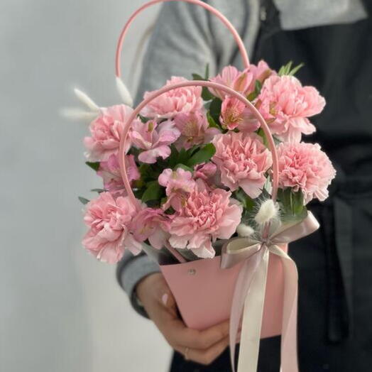 Цветы в сумочке в нежных оттенках