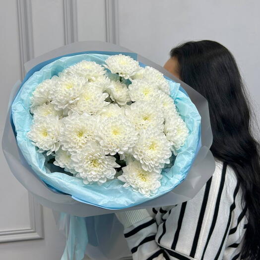 Букет из 5 белых кустовых хризантем