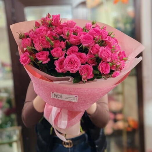 Моно букет из кустовых роз