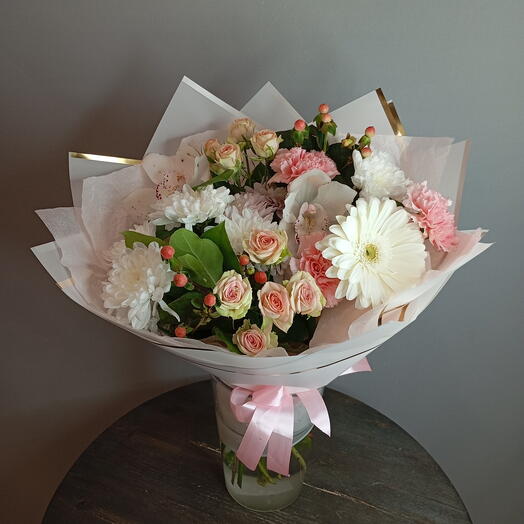 Букет с герберой в нежных тонах