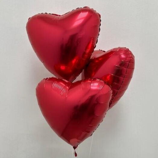 Фонтан из 3 шаров красное сердце на 14 февраля День Святого Валентина