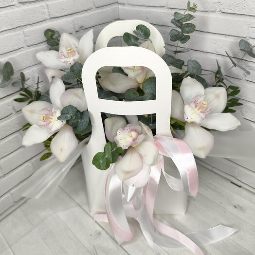 Сумочка с белыми орхидеями