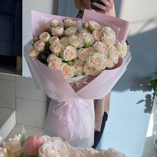 Букетик из нежнейших кустовых пионовидных роз💕