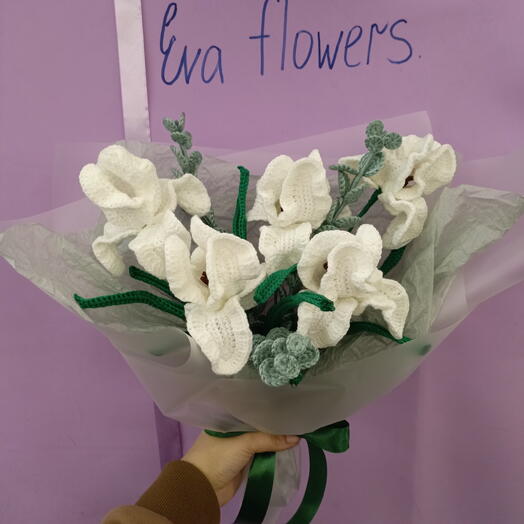 Букет вязаных ирисов с эвкалиптом и ароматом ирисов