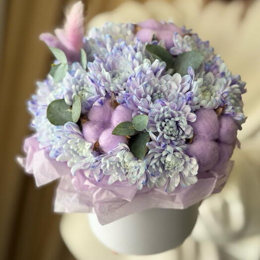 Цветы в коробке кустовая хризантема,хлопок и эвкалипт💜