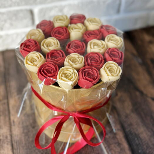 Шоколадный букет в шляпной коробке на 8 марта