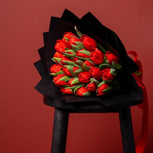 Красные тюльпаны