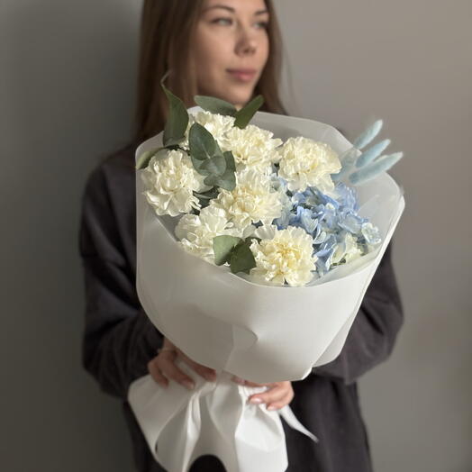 Букет гортензия, гвоздики, эвкалипт