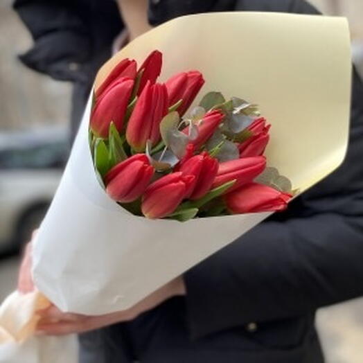 Тюльпаны красные