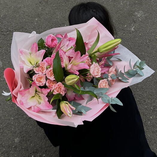 Lilies x spray rose