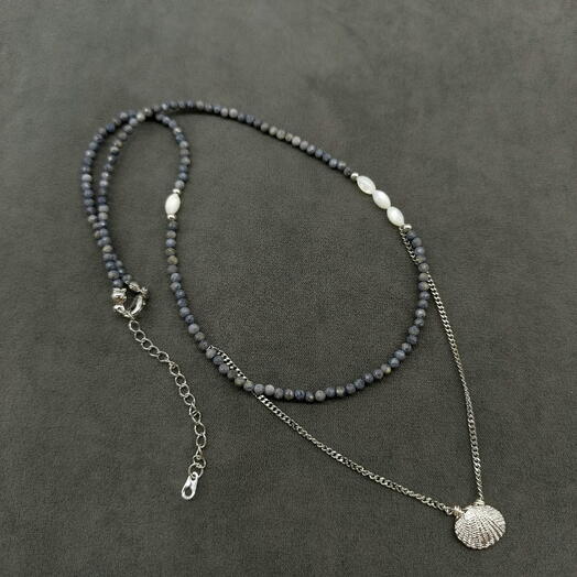 Колье с цепочкой из коралла и перламутра