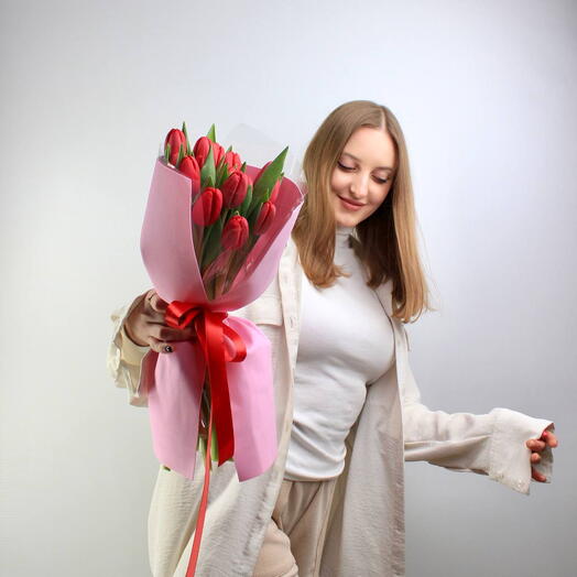 Букетиз15красныхтюльпанов