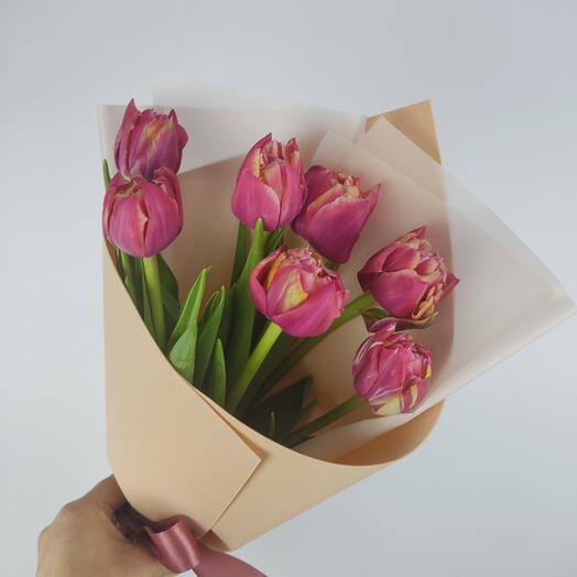 Букет на 8 марта из пионовидных тюльпанов