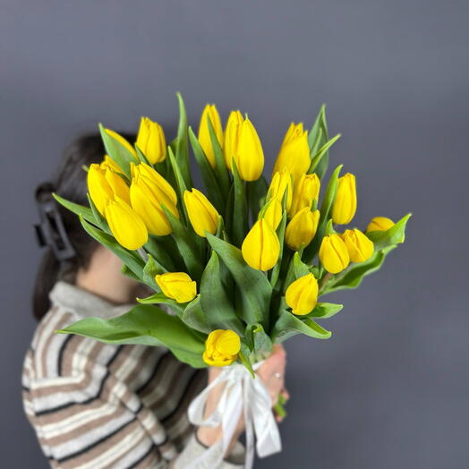25 желтых тюльпанов под ленту