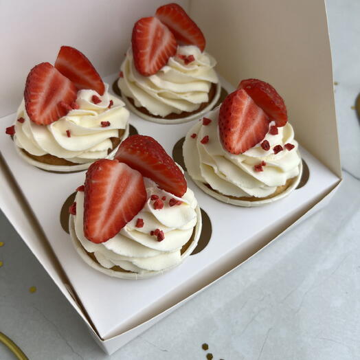 Cupcakes de vainilla con fresas 4 piezas