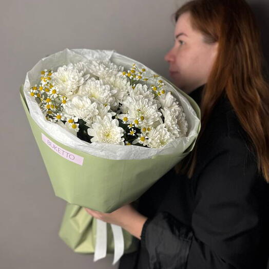 Букет из хризантем и ромашки