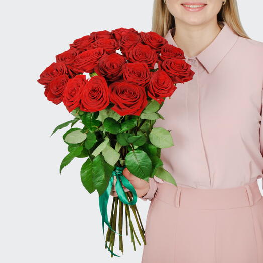 Букет из 19 красных роз Ред Наоми (60 см)