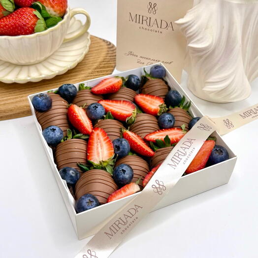 Клубника в шоколаде «Лето S» (12-16 ягод)