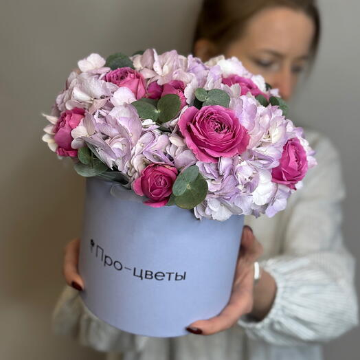Сиреневая гортензия с пионовидными розами в коробочке 💜