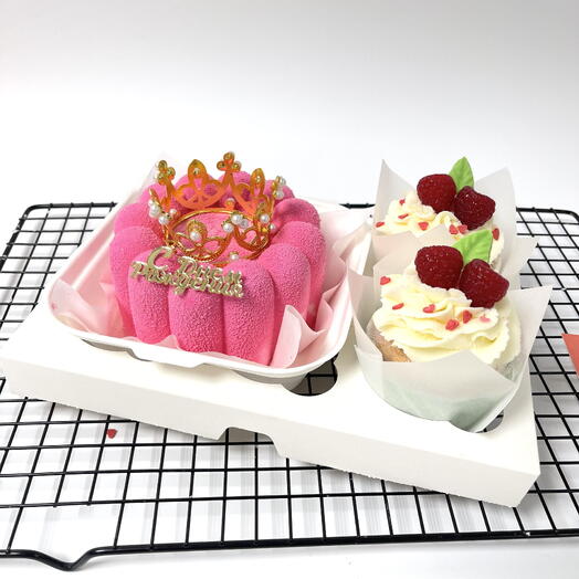 Муссовый бенто торт с короной и капкейками на день рождения