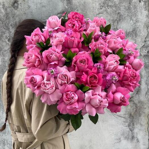 Bouquet of roses and mattiola