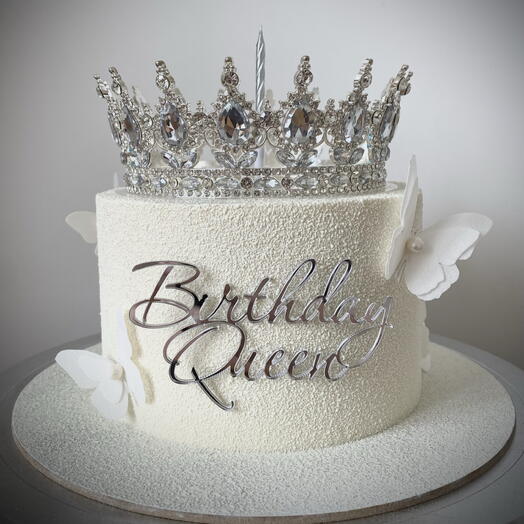 Торт с бабочками, с серебряной короной, блестками и топпером «Birthday Queen». Топперы кроме этого - по согласованию