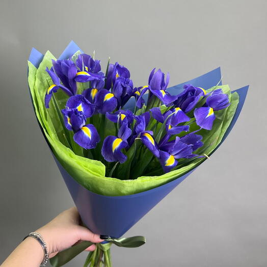Букет из 9 ирисов