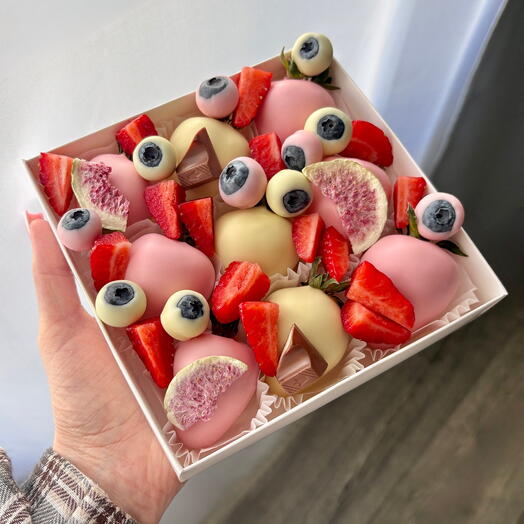 Клубника и голубика в шоколаде