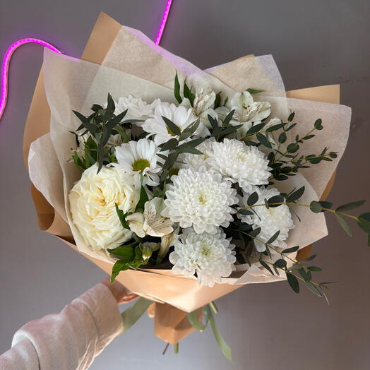 Букет с хризантемой, альстромерией, розой и эвкалиптом🌷