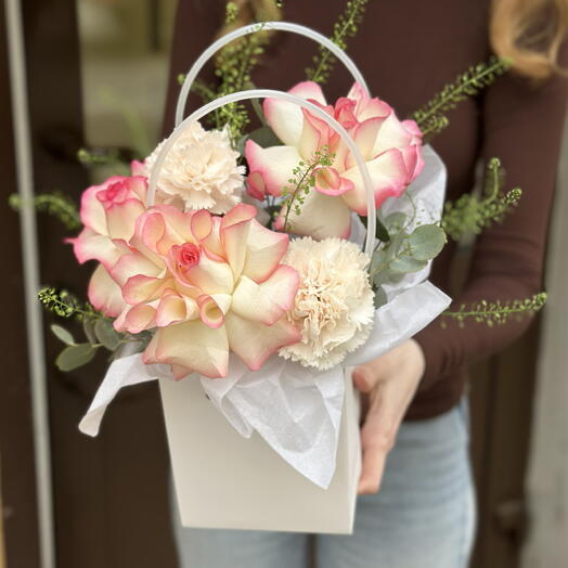 Композиция презент с французскими розами 🌹