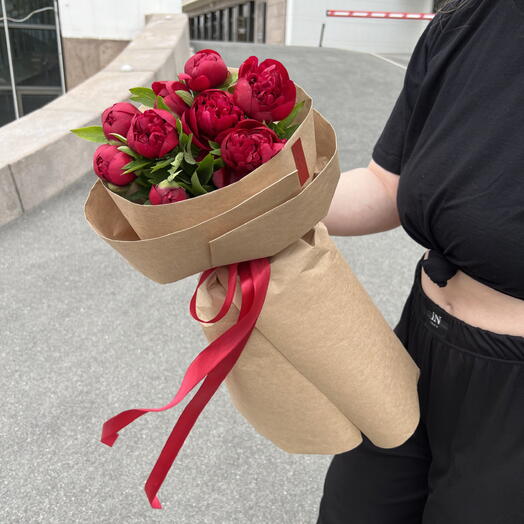 Букет ароматных пионов