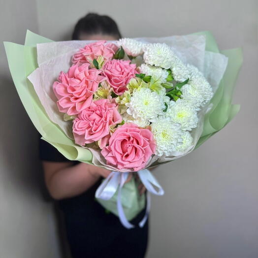 Нежный букет из французской розы и хризантемы М🌸