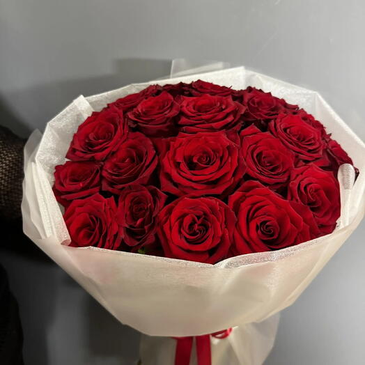 Розы красные 21шт