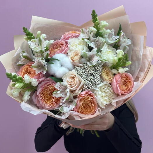 Букет «Абрикос в сливках» на основе роз и альстромерий 🌺