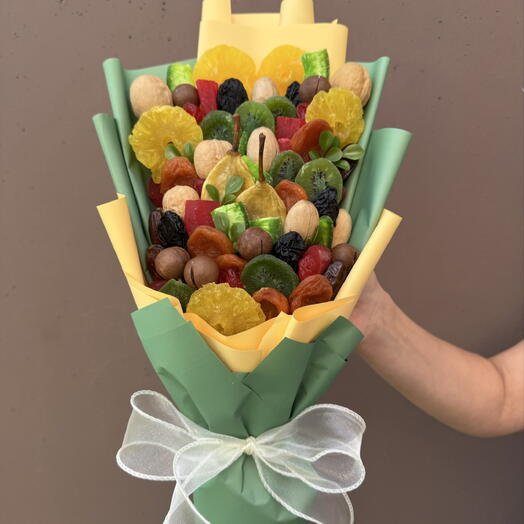 Букет каскадный с орехами и сухофруктами