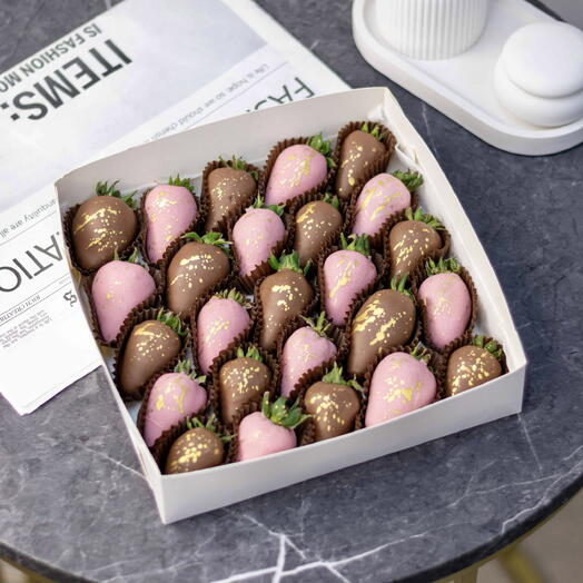 Клубника в шоколаде «Rose Gold» - 16-20 ягод