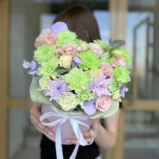 Цветы в коробке 🌸«дофамин»🍋‍🟩 с кустовой хризантемой, розовой эустомой и эвкалиптом
