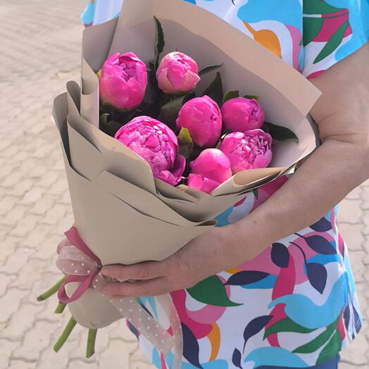 Букет Ярких Пионов