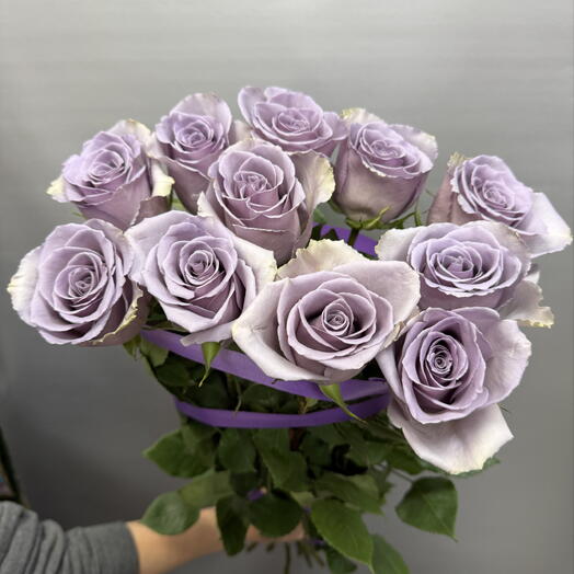 11 фиолетовых роз