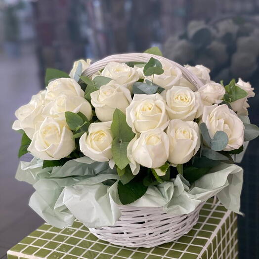 Корзина из белой розы