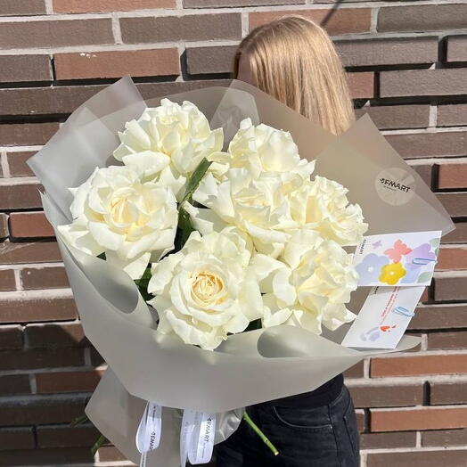 Букет из нежно-белых роз S