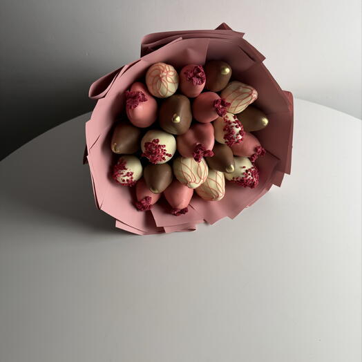 Bouquet of strawberries in chocolate
